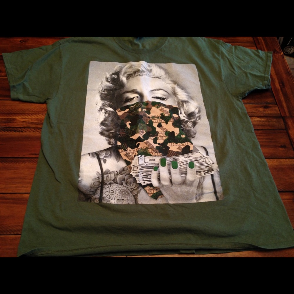 Monroe money hungry t-shirt used size XL
